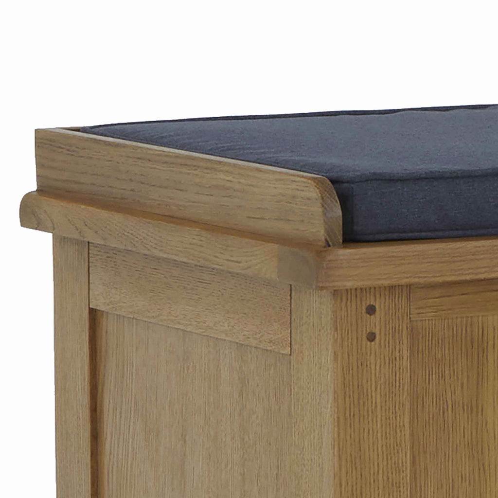 Banc de rangement rembourré en chêne rouge